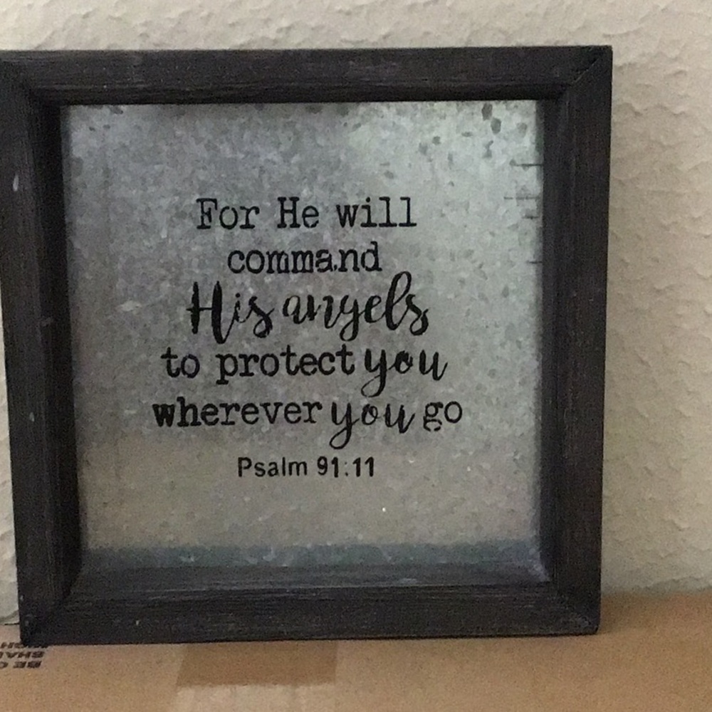 Decor to hang up
